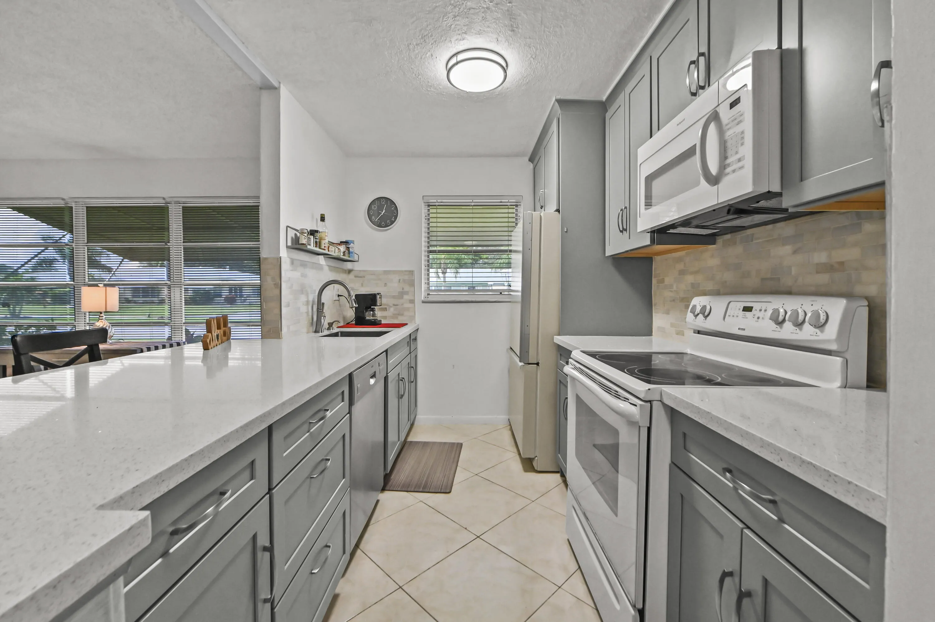 14 Kitchen 01