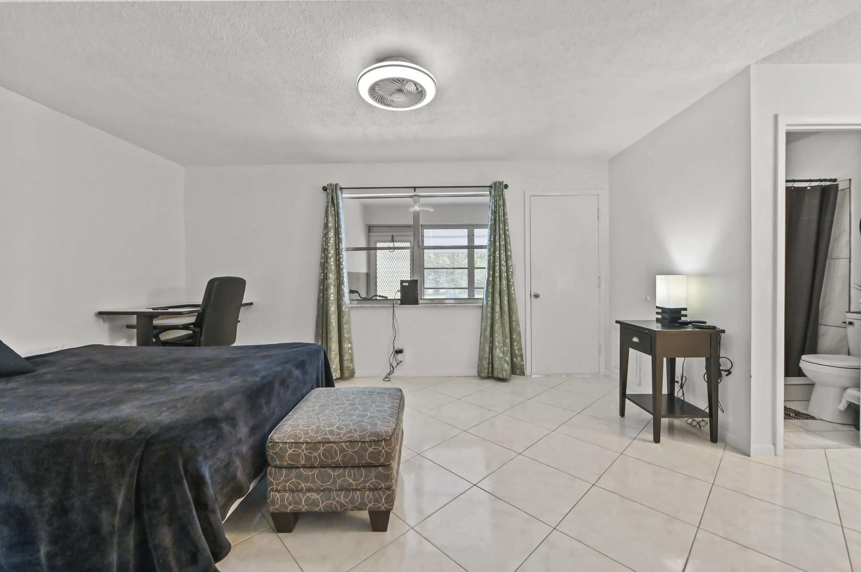 17 Bedroom 02