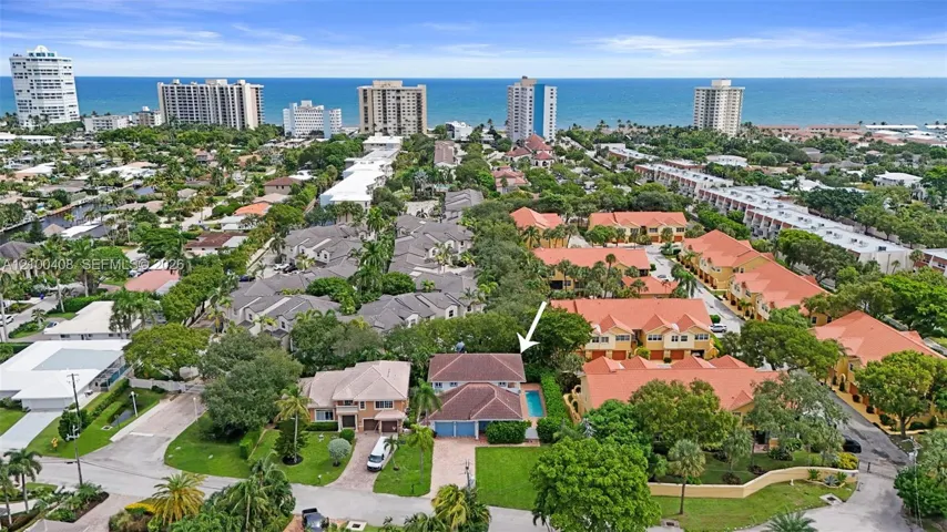 The beach and shops and restaurants are just a few blocks away.
