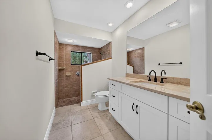 guestbath1.jpg-SMALL