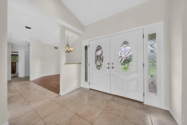 foyer1.jpg-SMALL
