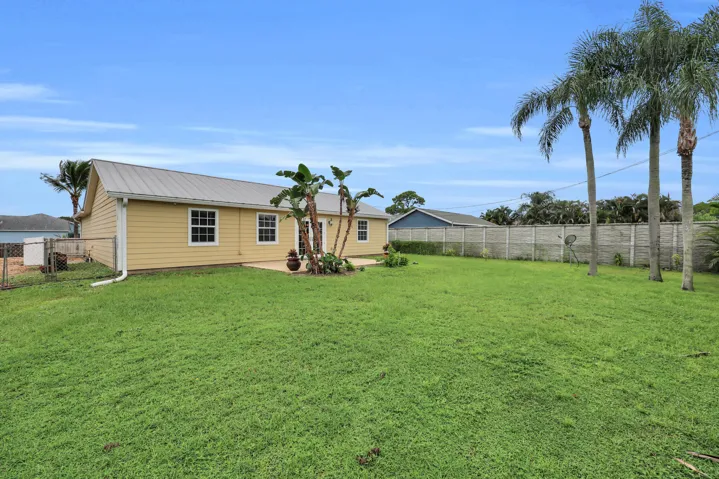 351 sw dwight ave - 35