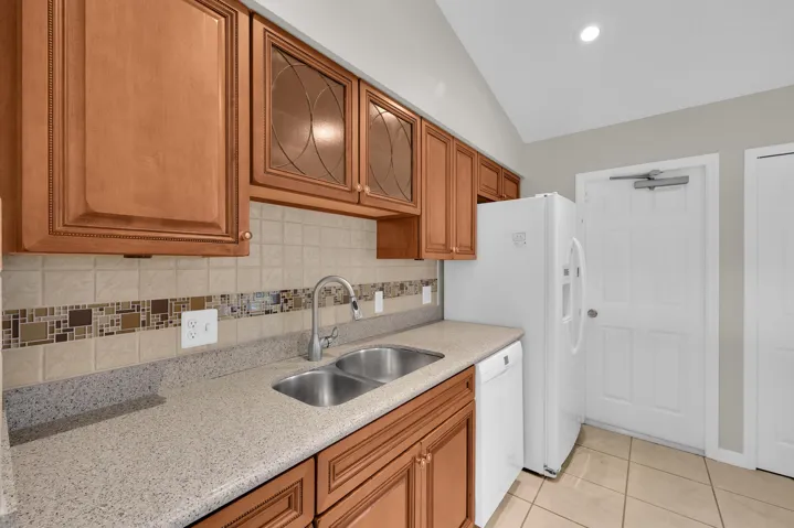 351 sw dwight ave - 13