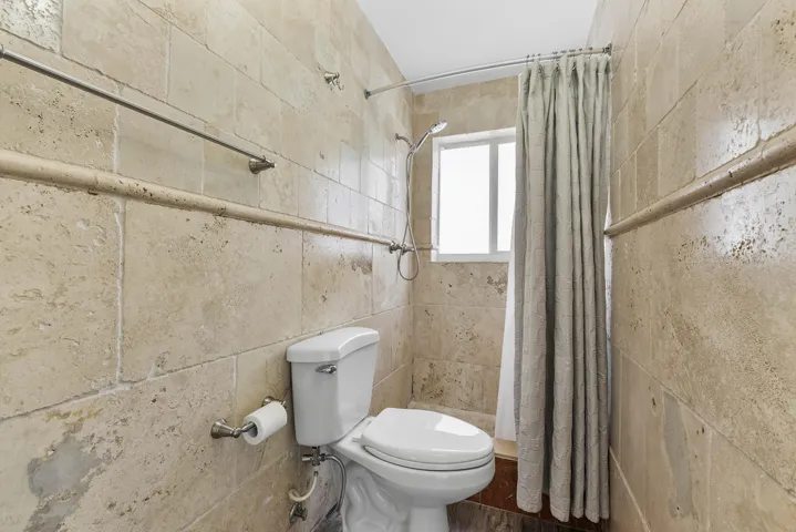 361 Se 9th Ct_042