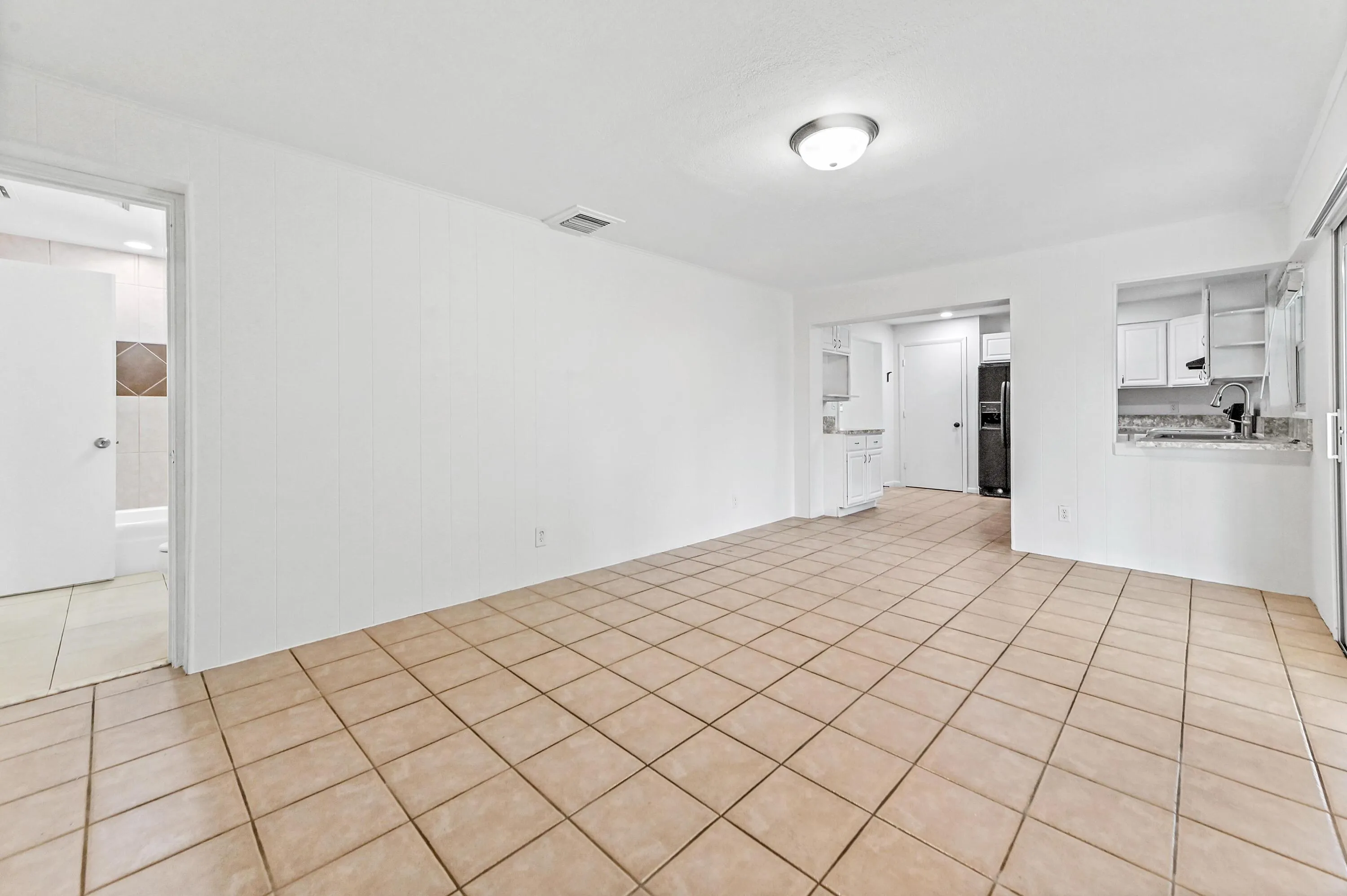 Pass Thru from kitchen to Family Room