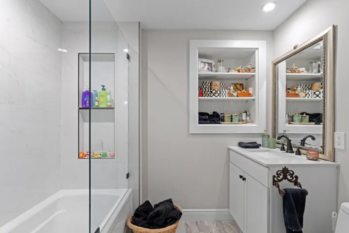 Junior master full bath, first floor. (Bedroom 4)