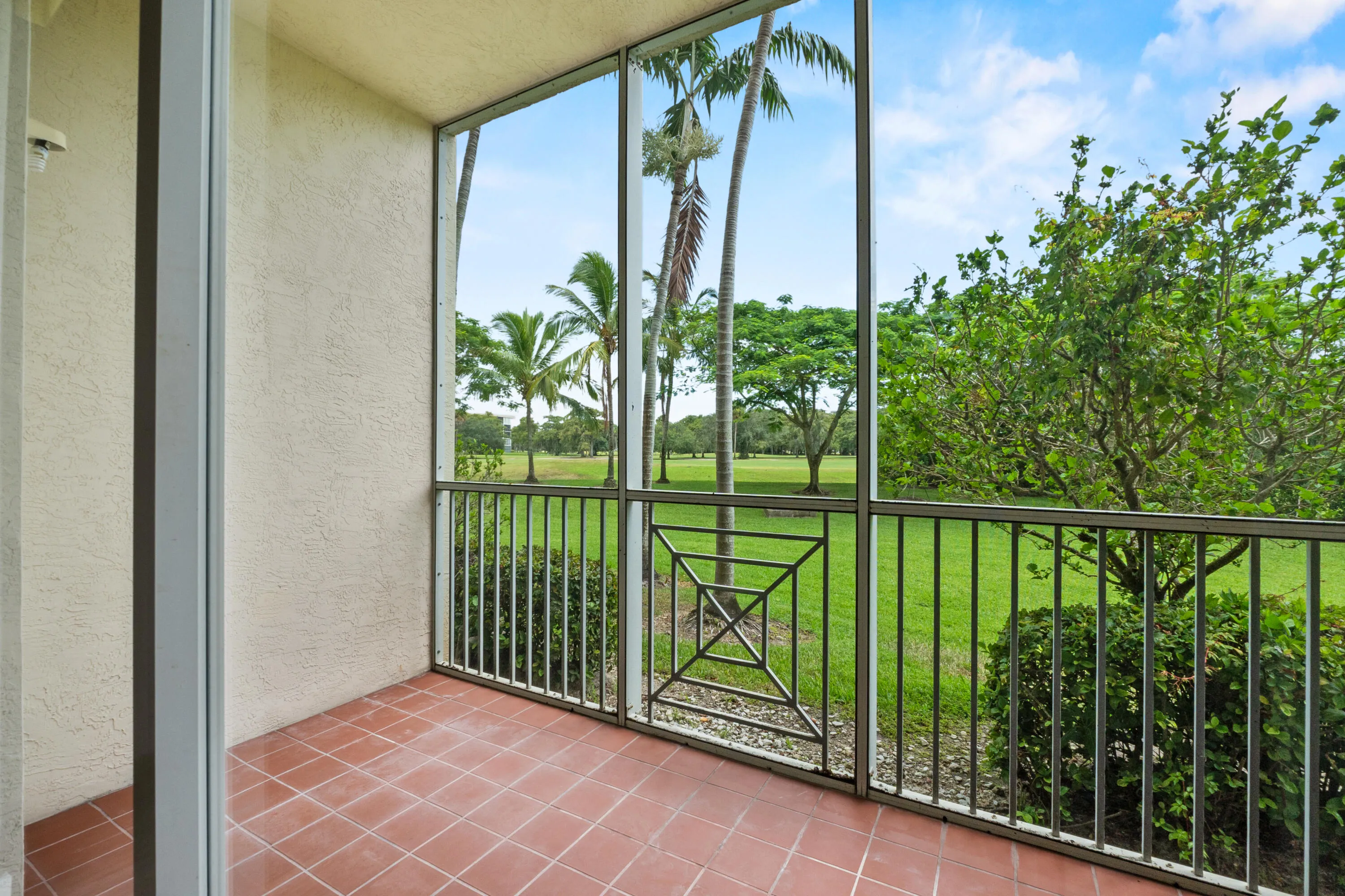 3500 Oaks Clubhouse Dr21