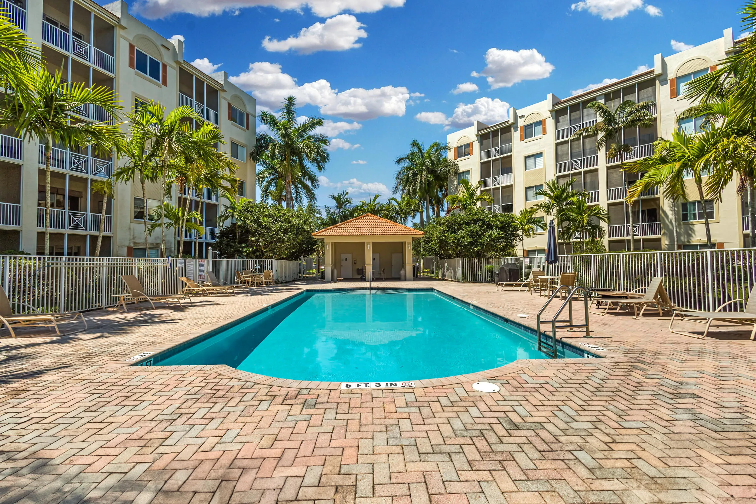 Ammenities pool (1)