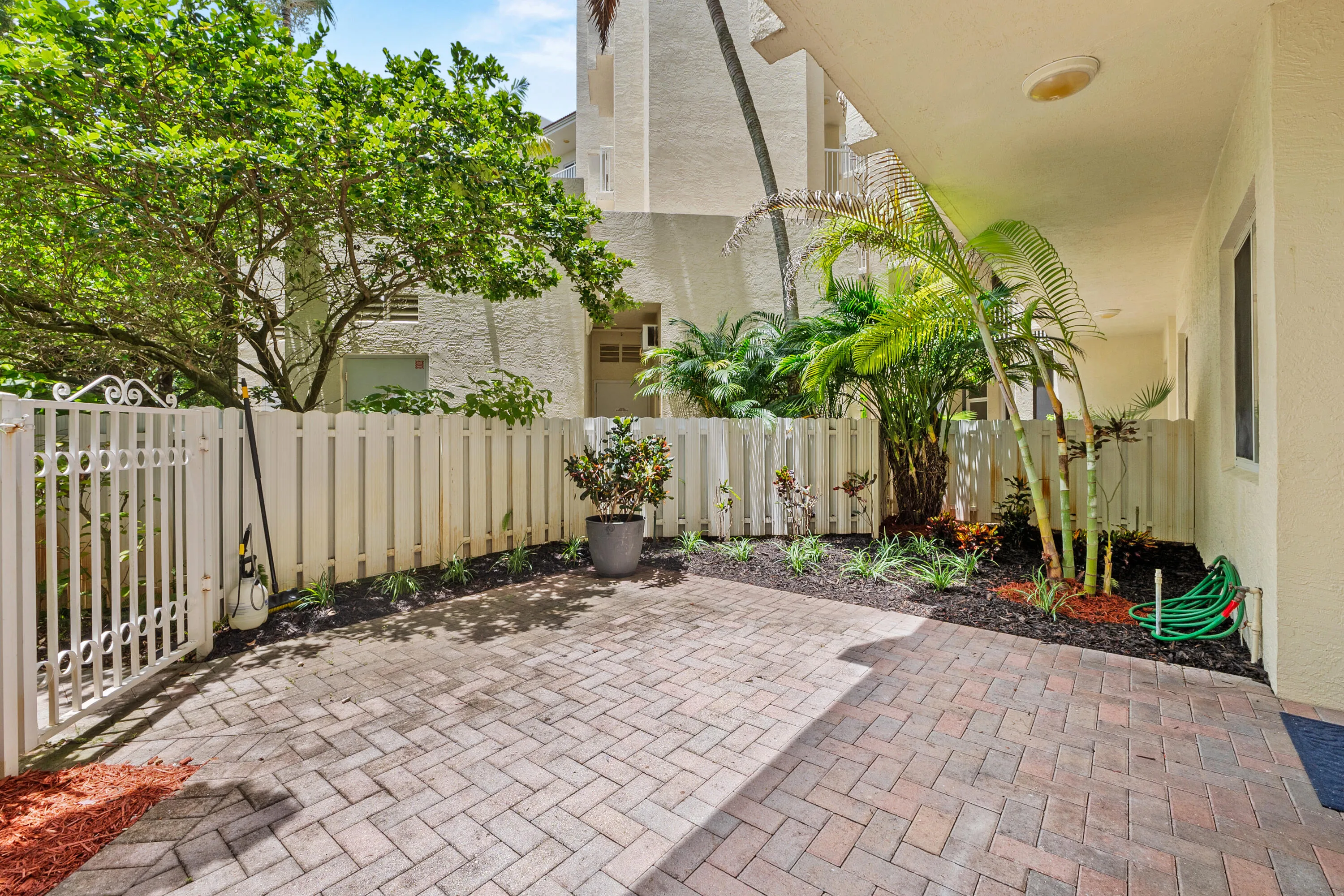 3500 Oaks Clubhouse Dr23