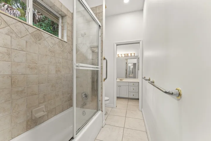 Jack & Jill Bath