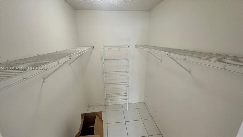 Walking Closet