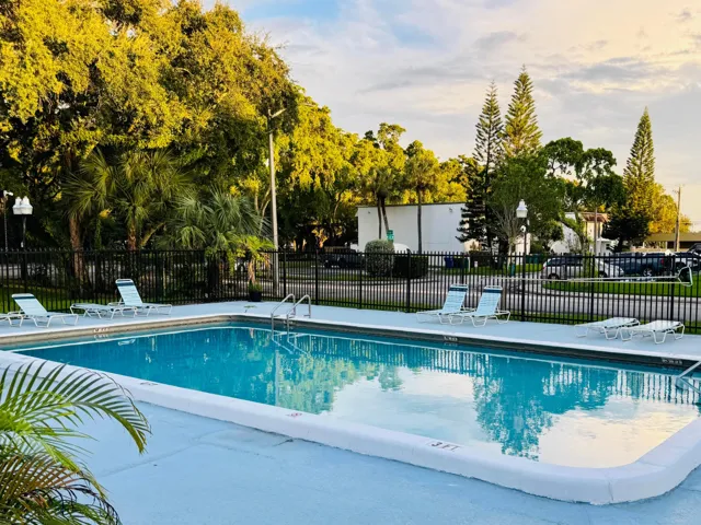 Commuity Pool