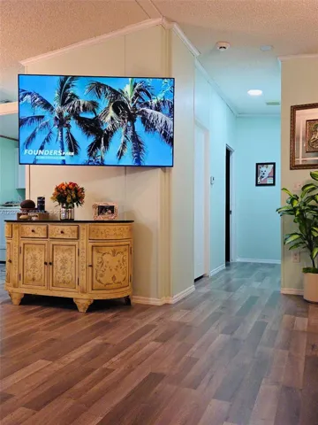 Hallway Located RT side and leads to Bedrooms 2 & 3 and 2nd bathroom