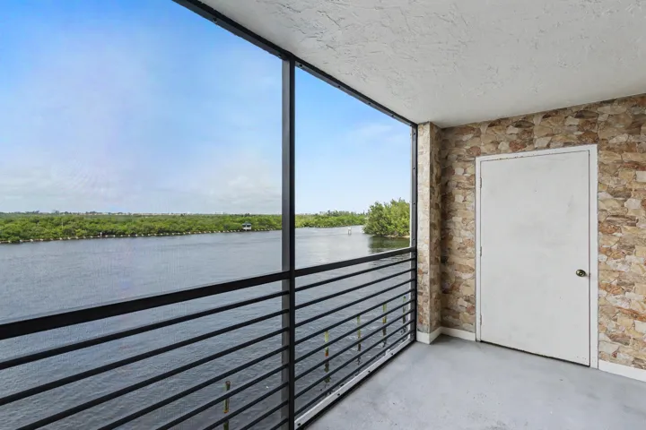 Nature preserve directly across the intracoastal