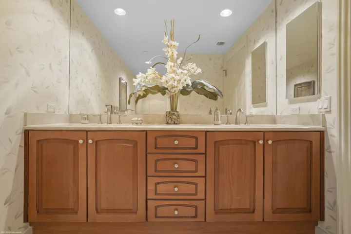 3800 N Ocean Dr 1751 038