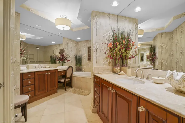 3800 N Ocean Dr 1751 028
