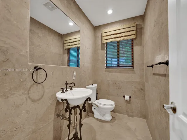 1/2 bath