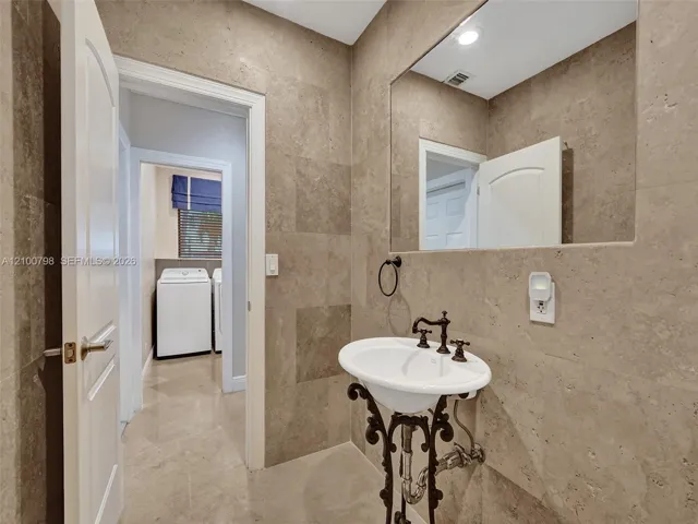 1/2 bath