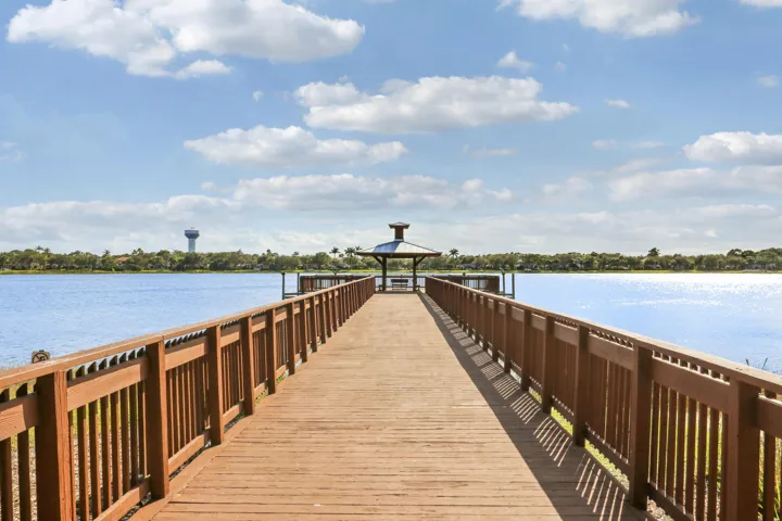 Dock_Lake_Dorthey