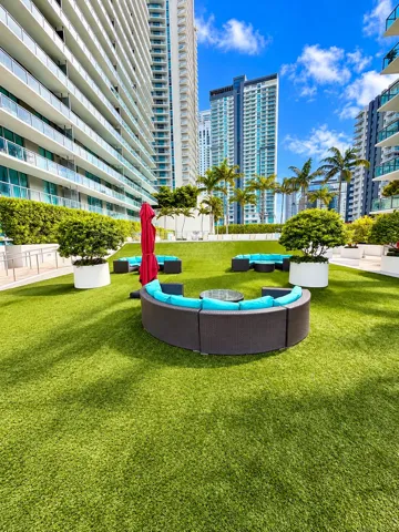 Lounging area between the buildings