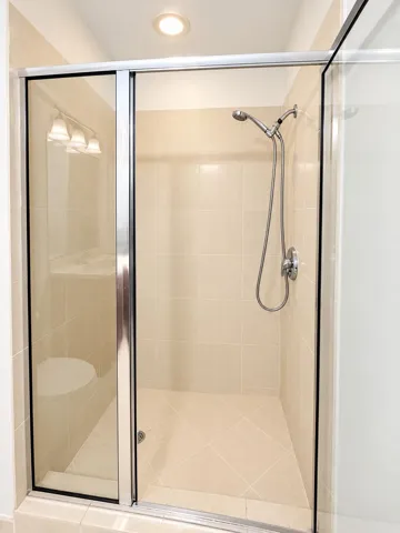 2nd Bathroom.