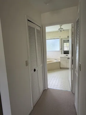 Masterbedroom passageway