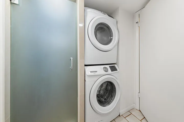 4 bath w laundry