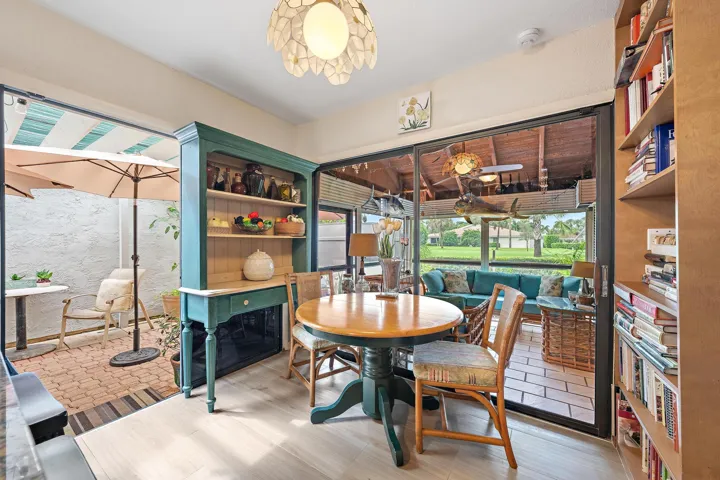 Eat-in kitchen