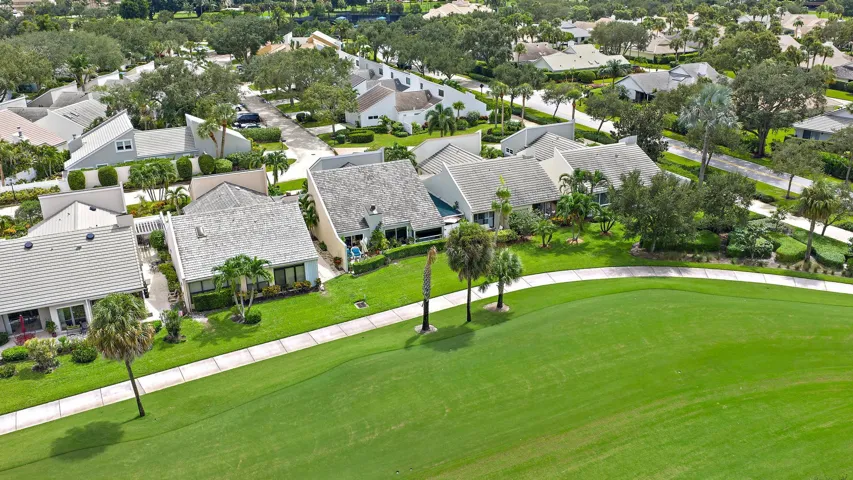 Spacious townhome in Jonathans Landing
