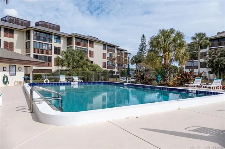 Pool, heated