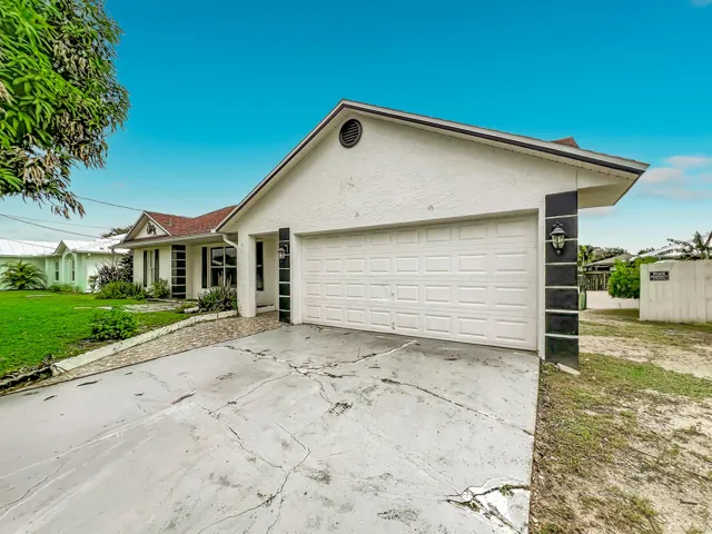 2281 SW Grosspoint Street-13