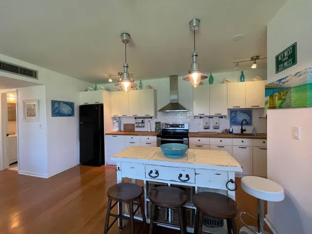 Welcome inside this furnished apartment rental