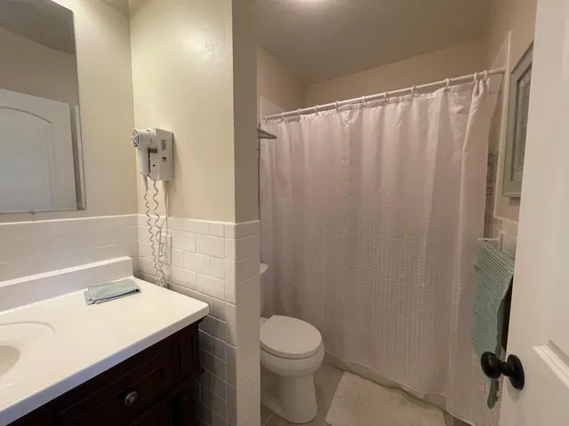 Main Bathroom has tub/shower