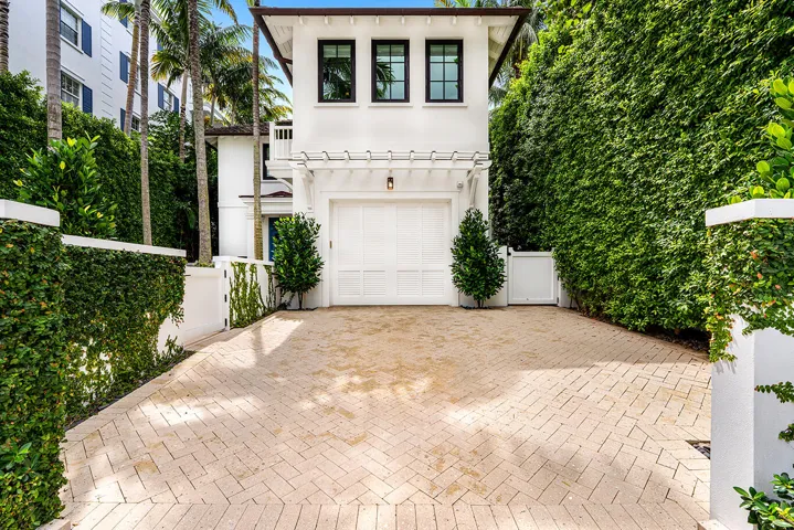 Garage/Driveway