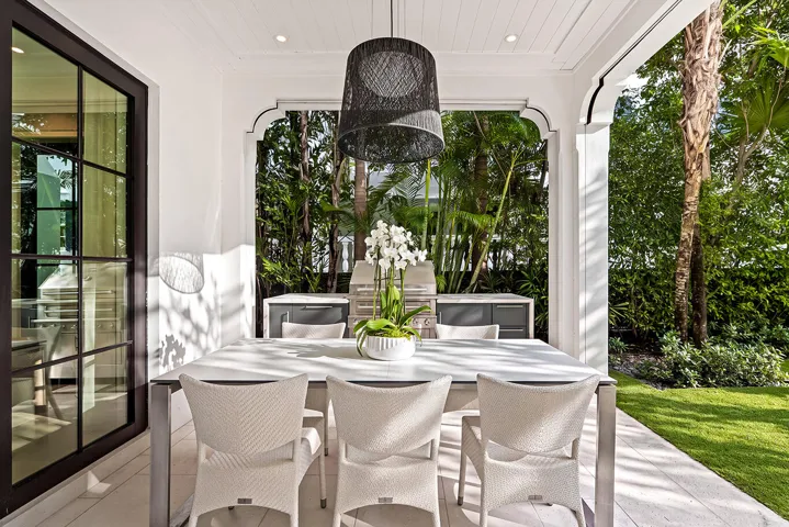 Loggia Dining