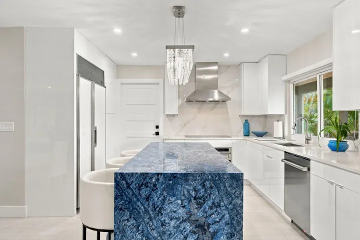 50-web-or-mls-116_Periwinkle_Dr_02410