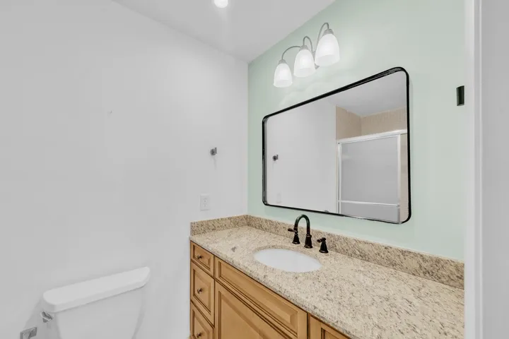 9 Guest Bedroom (1)