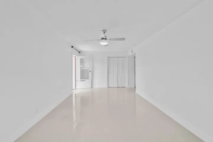 15 Primary Bedroom (2)