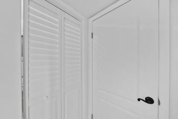 18 Laundry Closet (0)