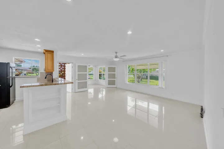 21 Living Area (2)