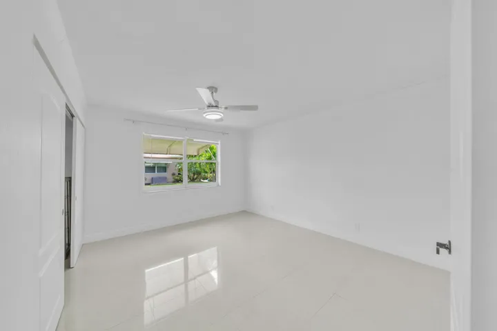 11 Guest Bedroom (1)