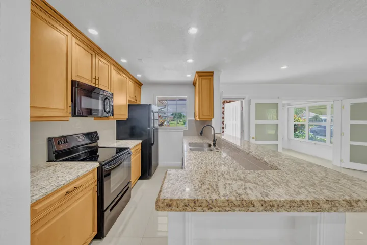 6 Kitchen (2)