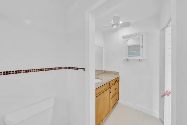 16 Primary Bathroom (3)