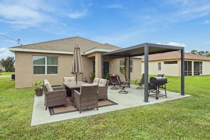 Virtual patio staging