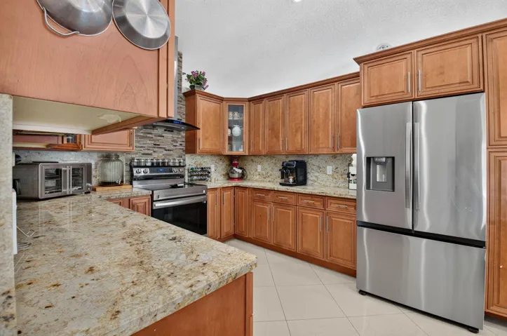 Eat-in Kitchen