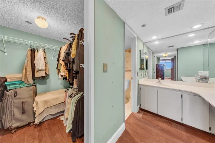 Walk in closet