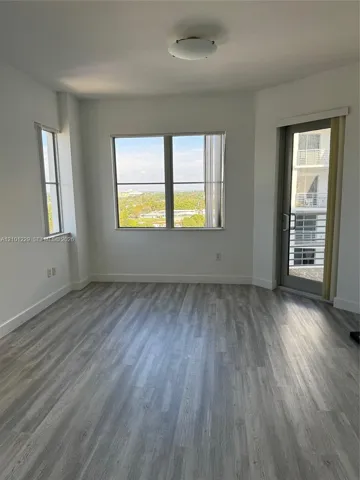 DINING/LIVING ROOM