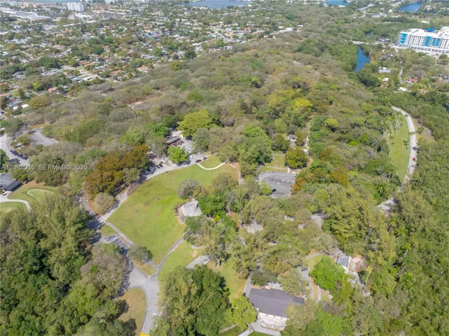 Walk to beautiful Greynolds Park in under 5 minutes.
