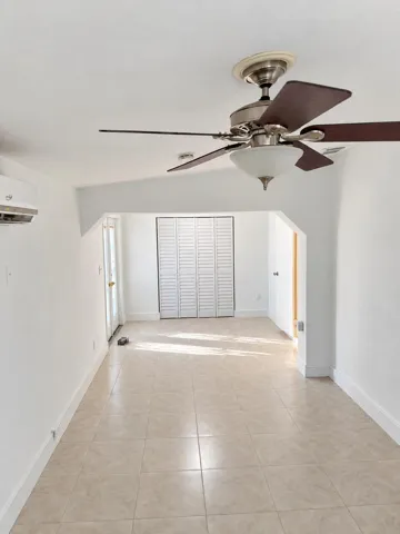 Listing_Interior_07