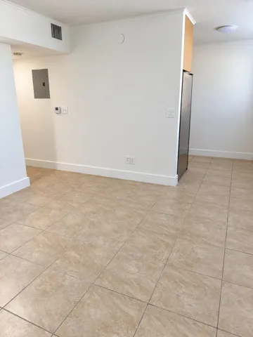 Listing_Interior_08